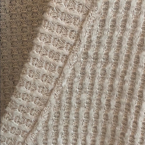 Like new waffle button down v neck - Picture 2 of 3